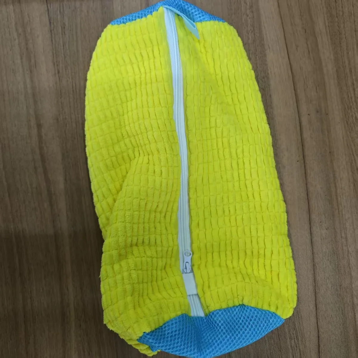 שקית כביסה צהובה עם רוכסן לנעליים